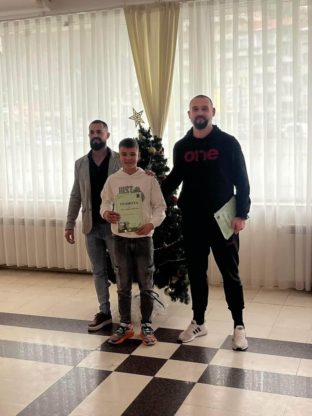 Коледно парти на ДЮШ на ФК Троян