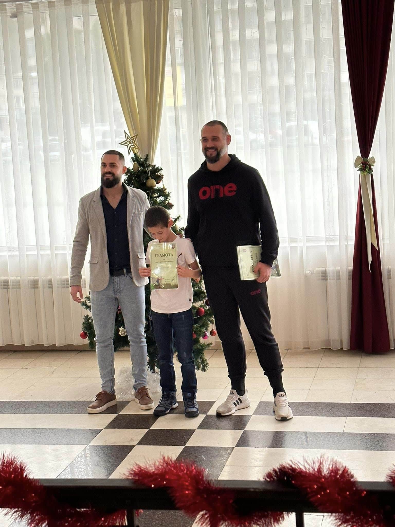 Коледно парти на ДЮШ на ФК Троян